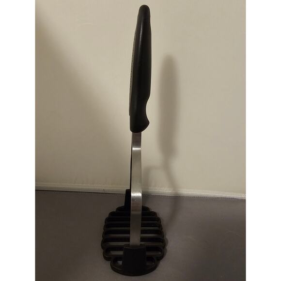 Stainless Steel 10" Potato Masher w/Black single hole plastic handle - Picture 2 of 6